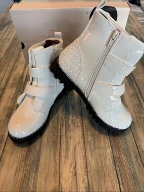 *Brand New* SO White Kids Ankle Boots w/Glitter Heel (Sz: 3)